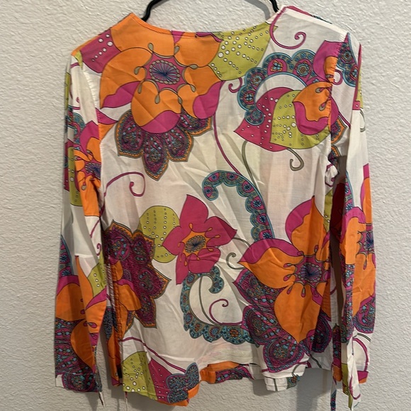 Colorful Gap Maternity top. Size XS. - Picture 3 of 3